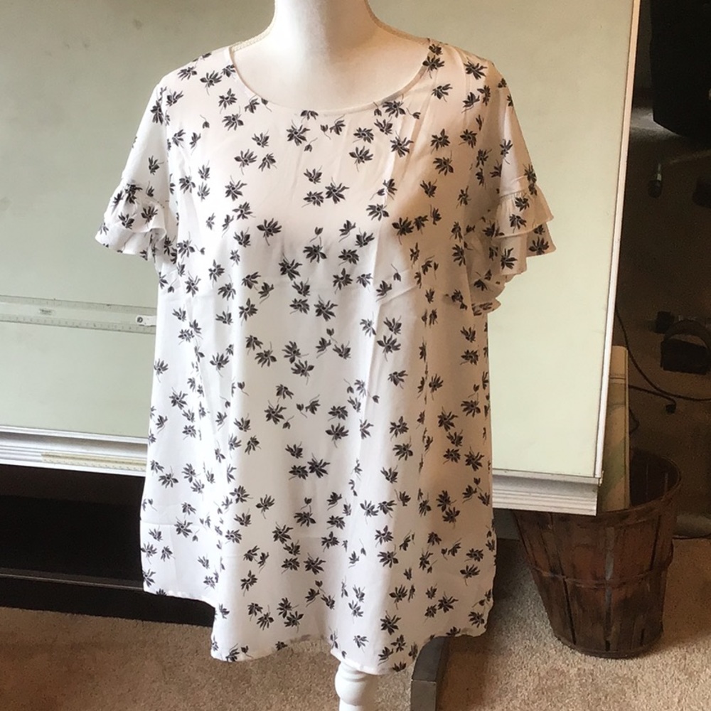 - NWOT, Flutter Ruffle Sleeve Blouse